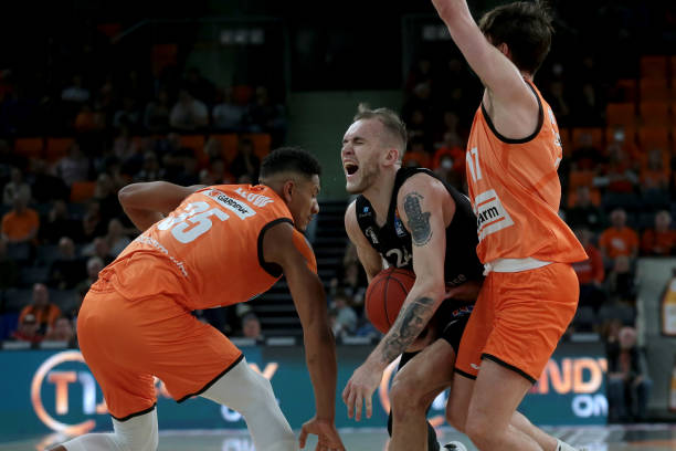 他更有理由 他更有理由