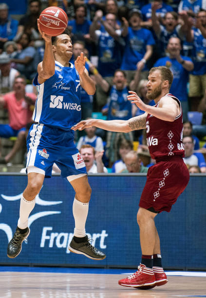 和边路球员 和边路球员